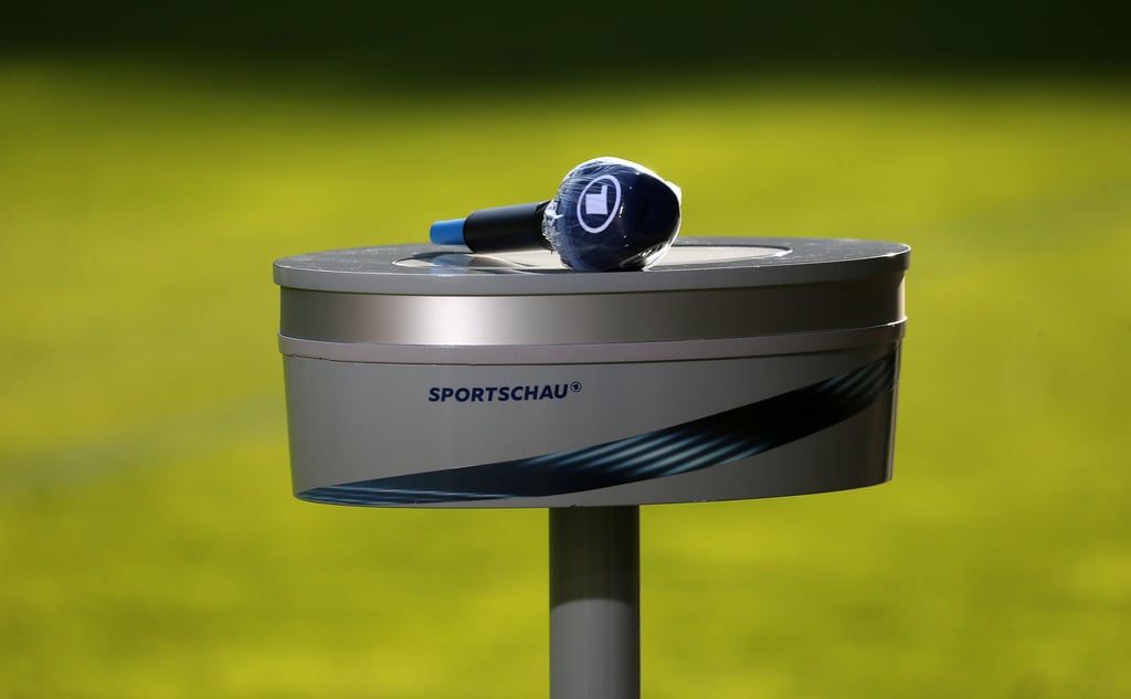 Die Sportschau am Samstag in der ARD ist bei Fußballfans sehr beliebt. Den Liverechte-Inhabern wie Sky ist sie aber ein Dorn im Auge.