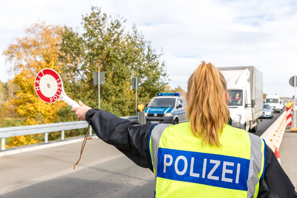 Die Zahl der unerlaubten Einreisen nach Deutschland ist nach Angaben von Innenministerin Faeser von Oktober auf November zurückgegangen.