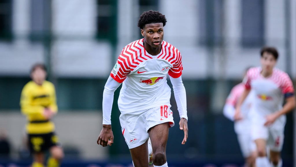 Winners Osawe in einem Youth-League-Spiel.