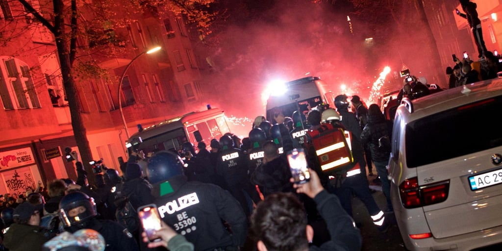 Seit dem Hamas-Terrorangriff auf Israel und dem Beginn des Gaza-Kriegs hat es in Berlin-Neukölln immer wieder Ausschreitungen bei pro-palästinensichen Demonstrationen gegeben.