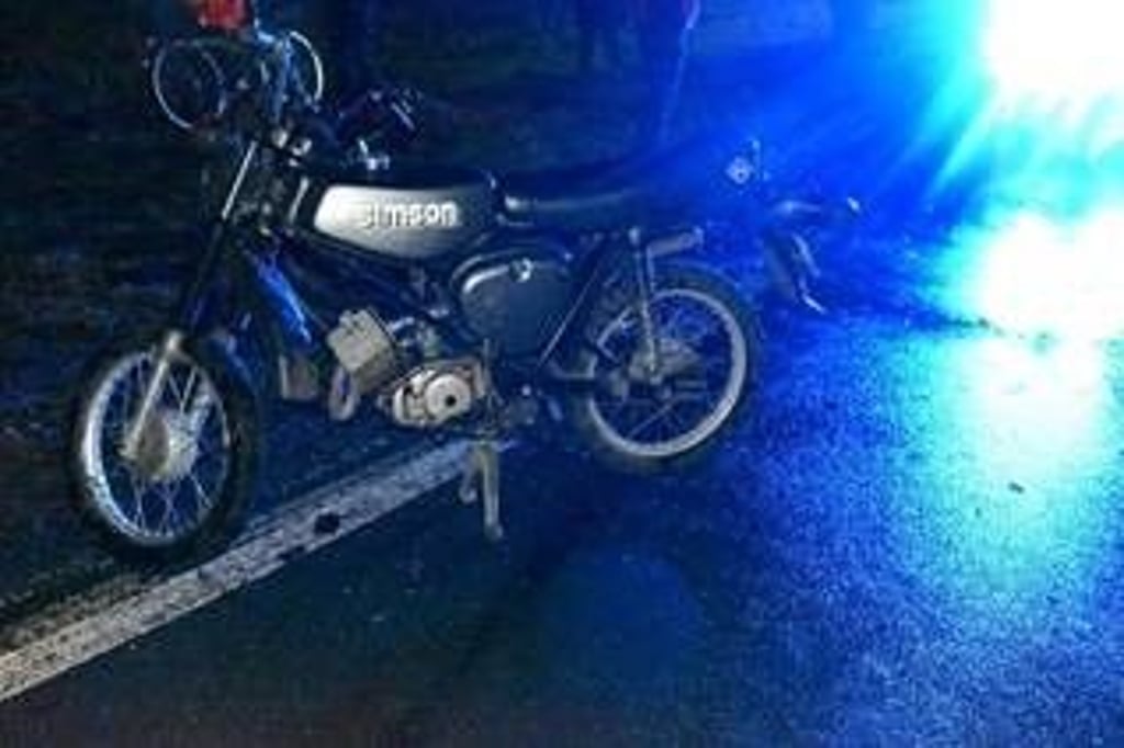 Im Bereich der Kreuzung vor Silstedt kam es zum Frontalzusammenstoß zwischen diesem Krad und einem Ford.