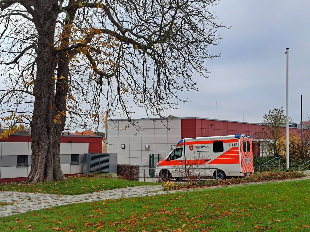 Noch steht der Rettungswagen in Gostau im Freien. Das soll sich ab 2024 ändern.