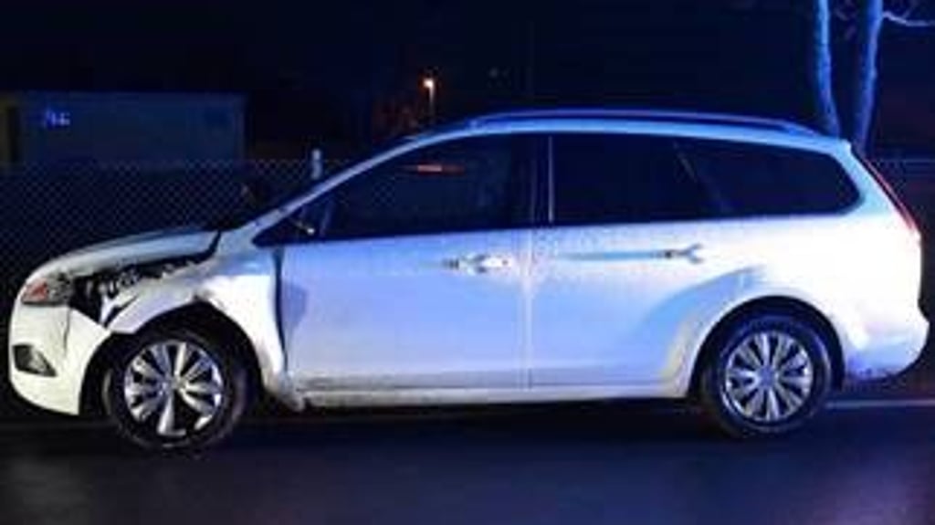 Beim Zusammenstoß mit diesem Auto verletzte sich eine 16-Jährige schwer.