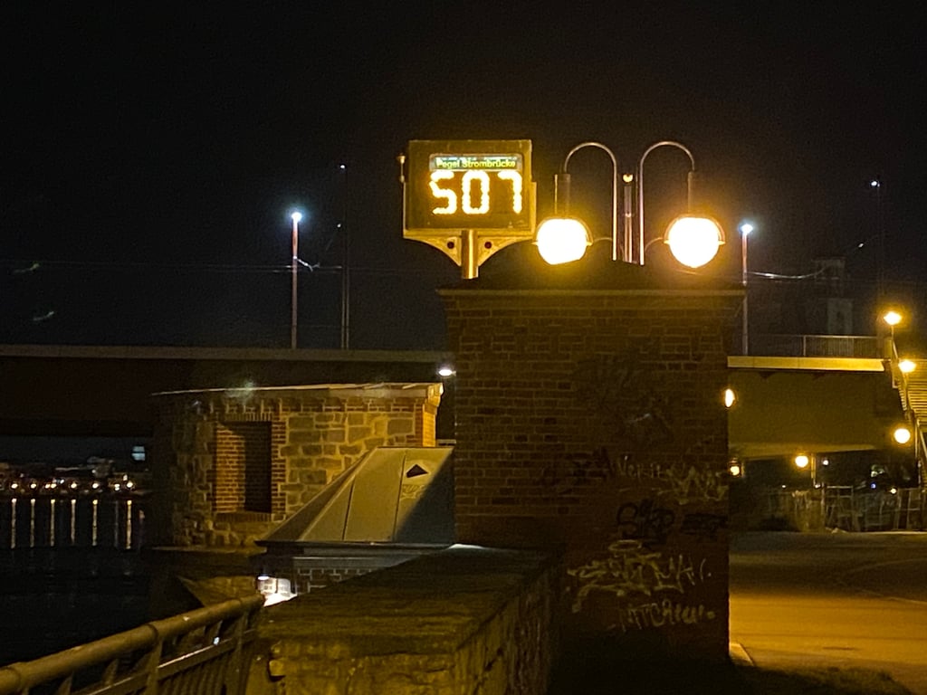 Hochwasser an der Elbe: Am Pegel Strombrücke in Magdeburg wurde der Wert von fünf Metern überschritten.