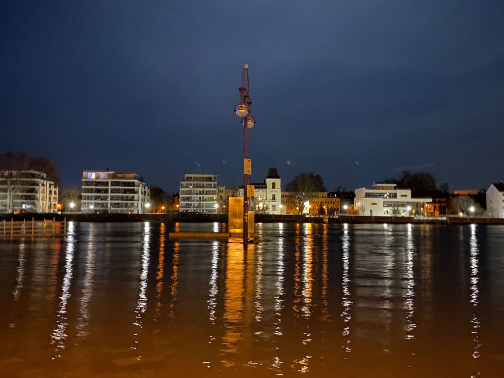 Elbe-Hochwasser am Petriförder in Magdeburg.