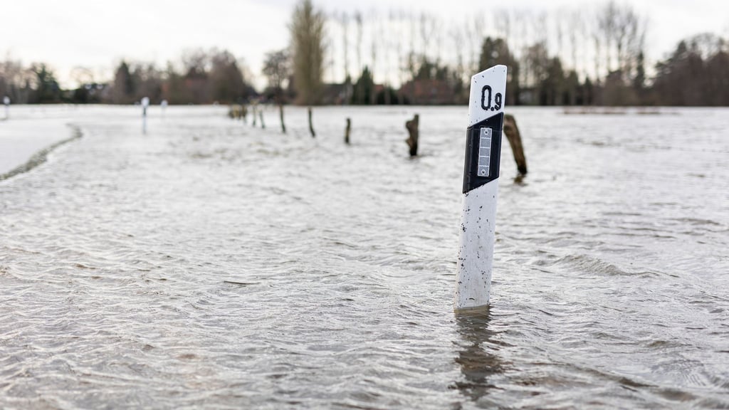 Unwetter HochwasserLage bleibt zu Silvester kritisch