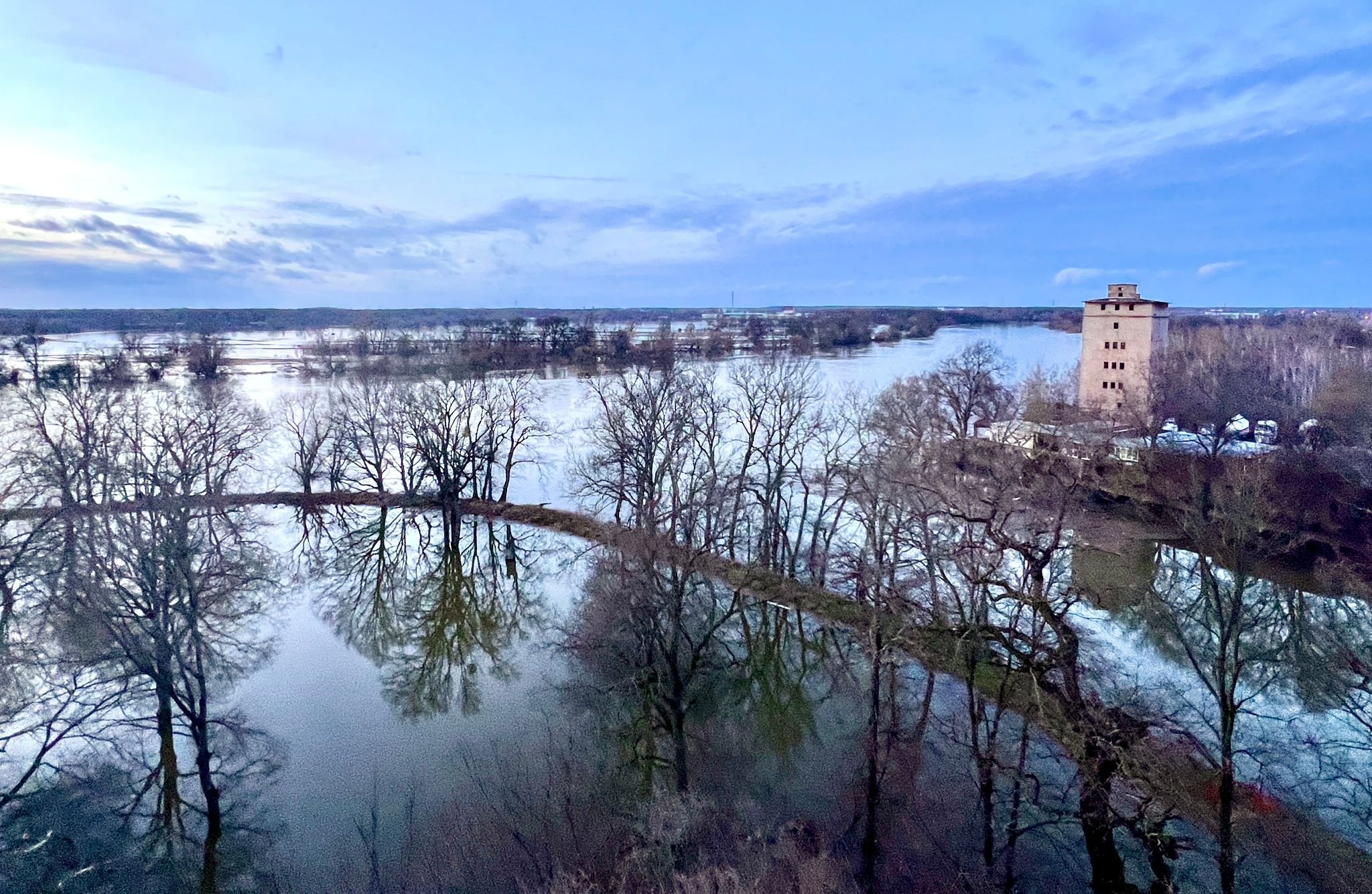 Hochwassersituation in Dessau-Roßlau: Hat Hochwasserscheitel der Elbe 
