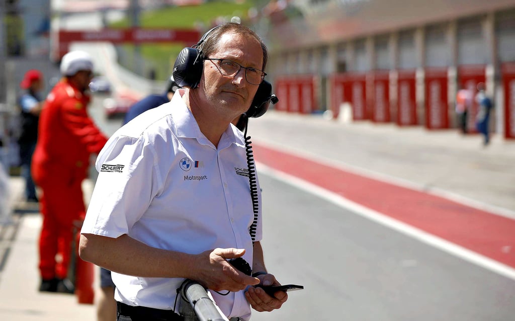 Torsten Schubert ist immer hautnah dabei, wenn seine Piloten im BMW um den Sieg kämpfen.