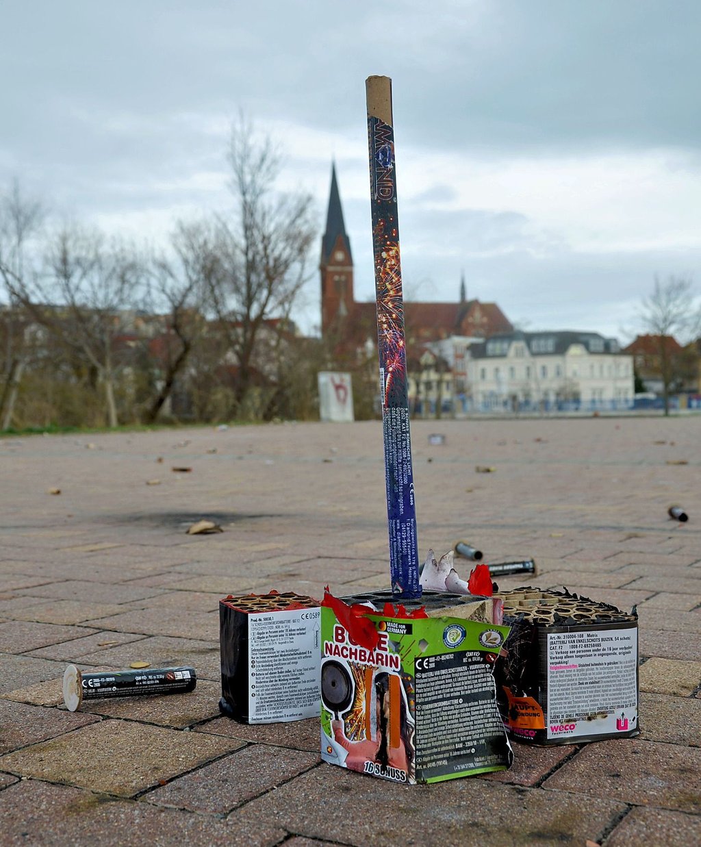 Auf dem Neumarkt befinden sich am 1. Januar viele Feuerwerksreste.