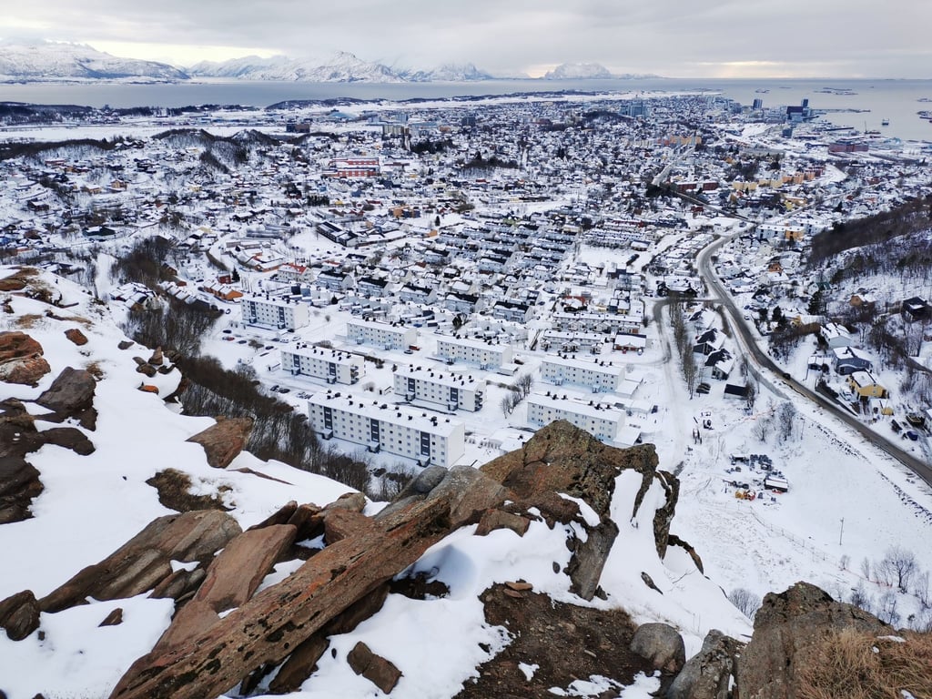 Blick auf die verschneite Stadt: Bodø im hohen Norden von Norwegen ist die allererste Europäische Kulturhauptstadt nördlich des Polarkreises.