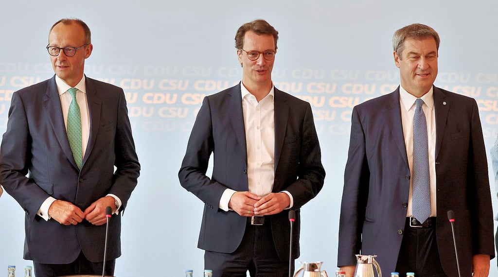 CDU-Chef Friedrich Merz, NRW-Ministerpräsident Hendrik Wüst (CDU) und CSU-Chef Markus Söder (v. l.) vor der gemeinsamen Präsidiumssitzung von CDU und CSU am 2. Mai 2022 in Köln.