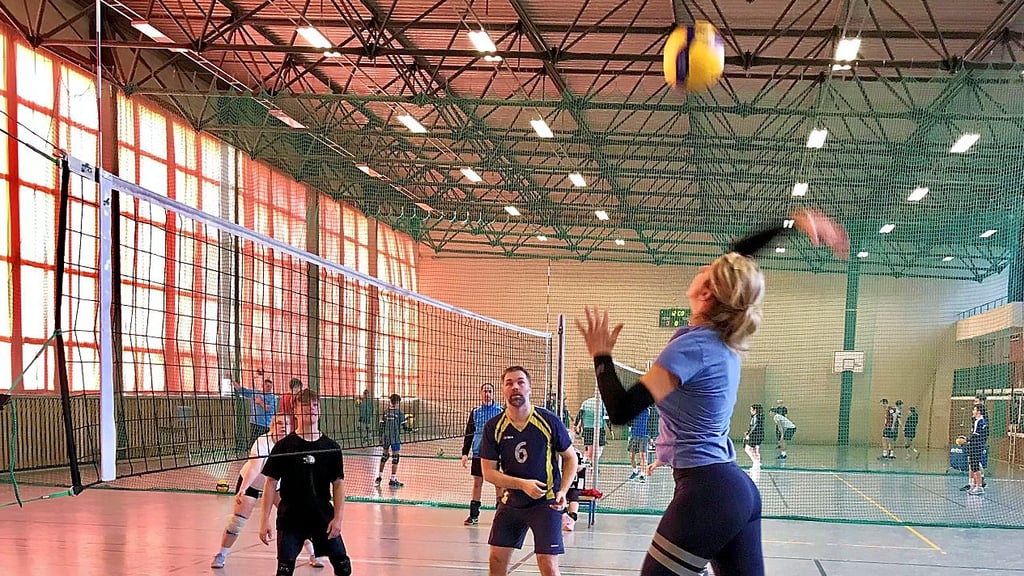 Sehenswerte Volleyballpartien gab es kurz vor dem Jahreswechsel in der Genthiner Sporthalle.