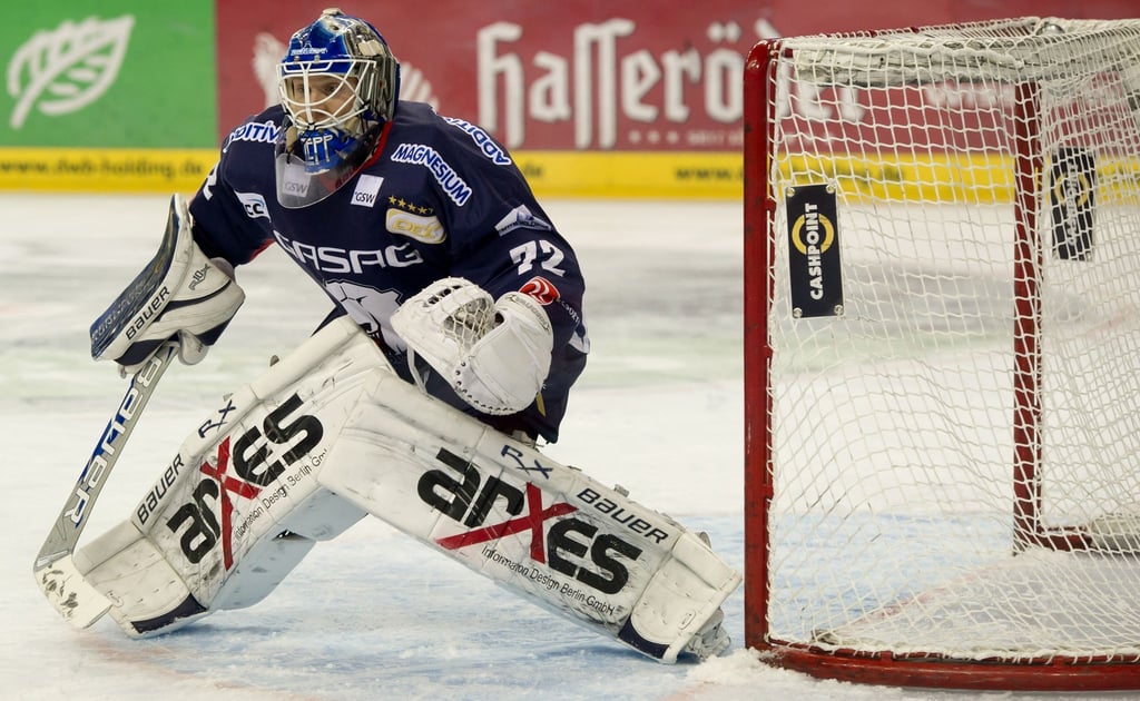 Der Berliner Torwart Rob Zepp verteidigt sein. Am Dienstag wurde er in Berlin geehrt.