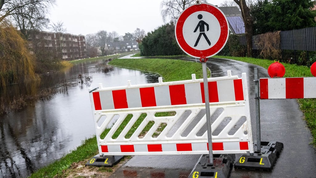 Flooding Crisis in Lilienthal: Emergency Measures and Community Solidarity