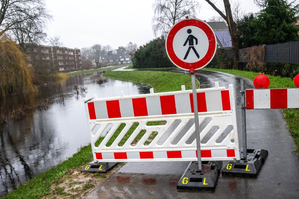 Die aufgeweichten Deiche an der Wörpe sind abgesperrt worden.