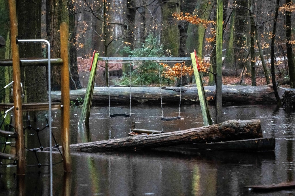 Der Spielplatz im Butendieker Gehölz steht unter Wasser.