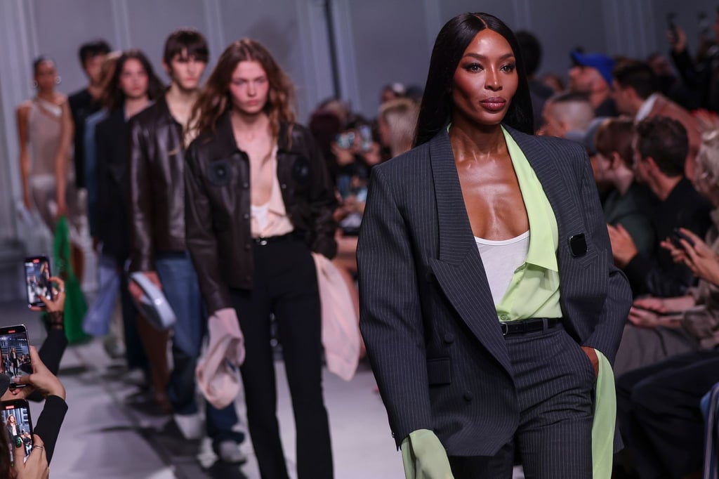 Mehr Freizügigkeit in der Mode: Model Naomi Campbell macht's vor.