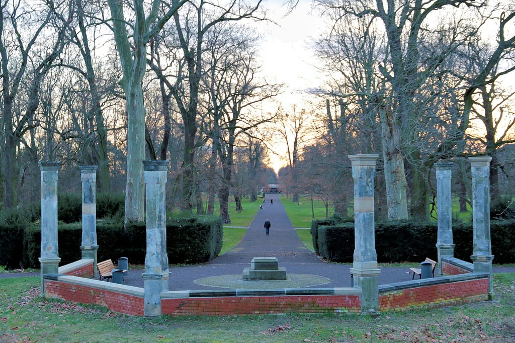 Blick auf das Borussia-Ensemble im denkmalgeschützten Herrenkrugpark in Magdeburg.