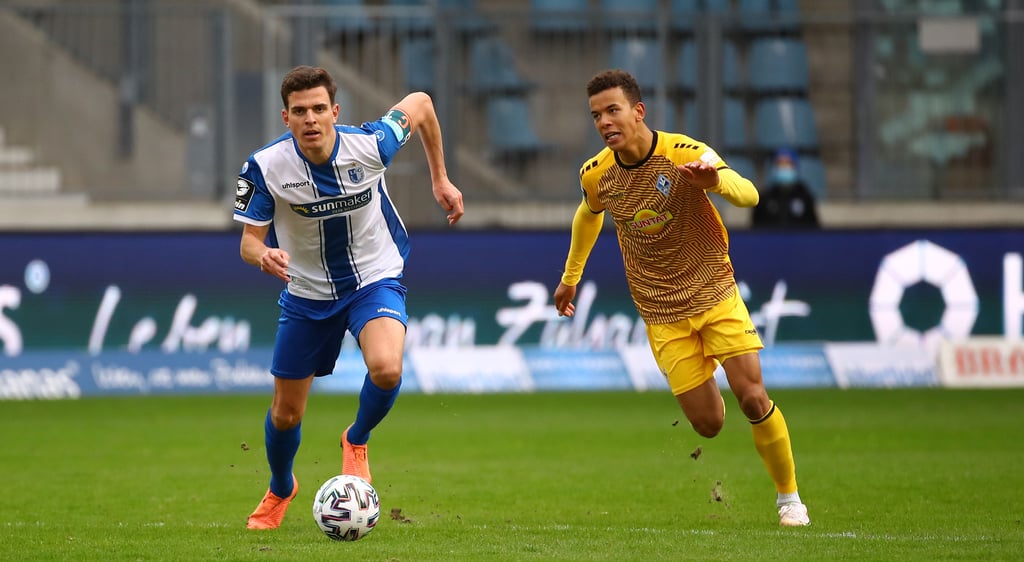 Dürfte bald wieder wie hier das Trikot des FCM tragen: Tobias Müller (l.).