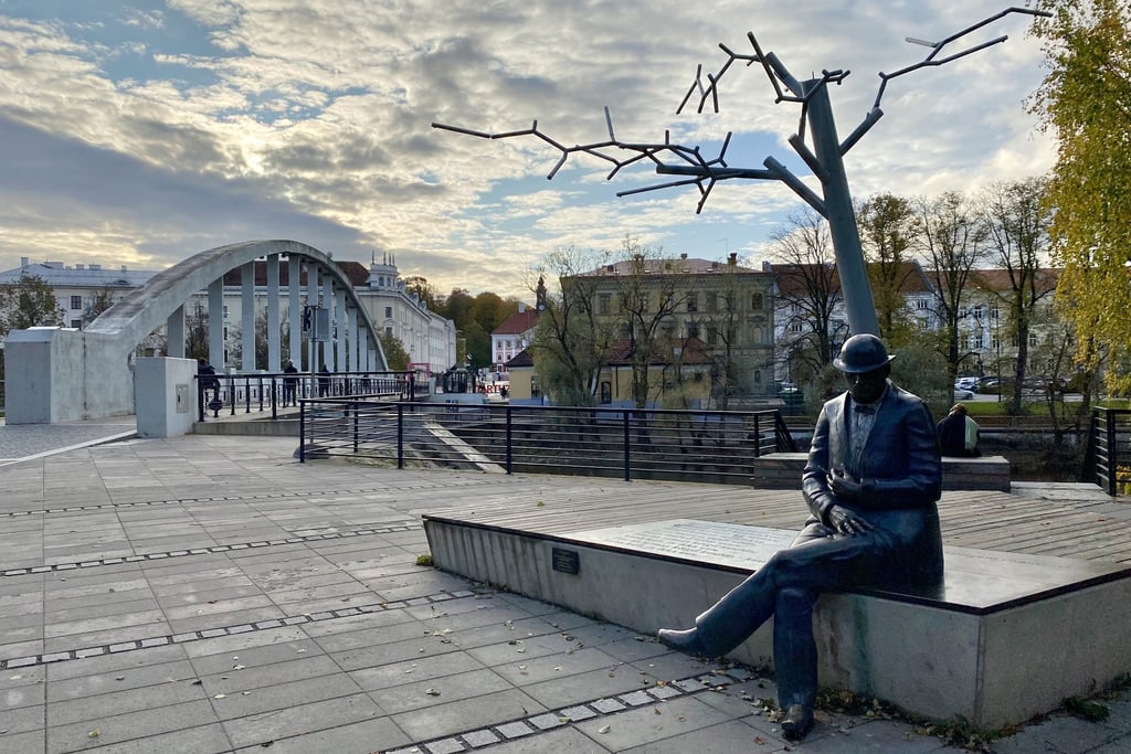 Blick auf das Denkmal für den estnischen Journalisten und Dichter Johann Voldemar Jannsen in Tartu.