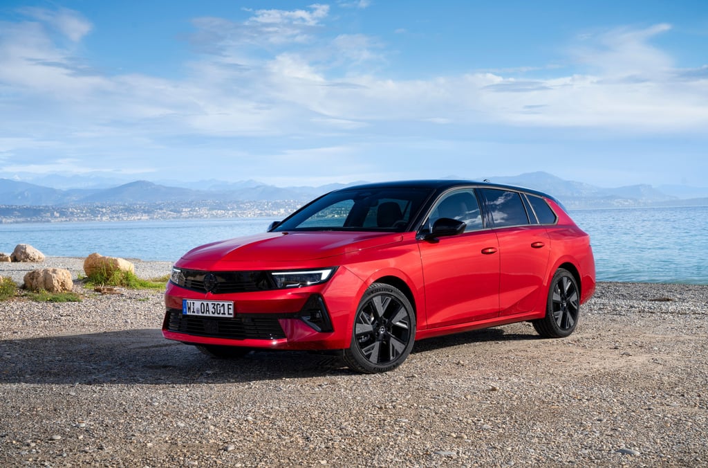 Den Kombi Opel Astra gibt es jetzt auch als Sports Tourer Electric, angetrieben ausschließlich von Strom.