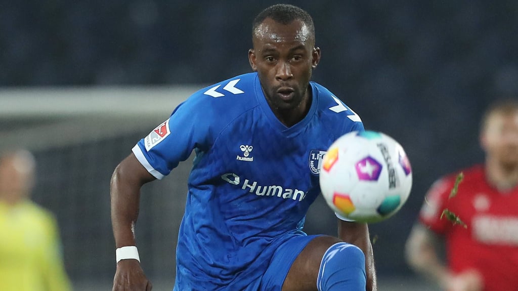 Silas Gnaka und der 1. FC Magdeburg gehen auch künftig einen gemeinsamen Weg: Der Club verlängert den Vertrag des Mittelfeld-Spielers.