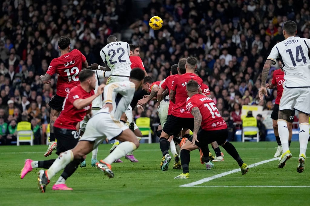 Antonio Rüdiger (M) war mit seinem Kopfballtor zum 1:0 Reals Matchwinner gegen Mallorca.