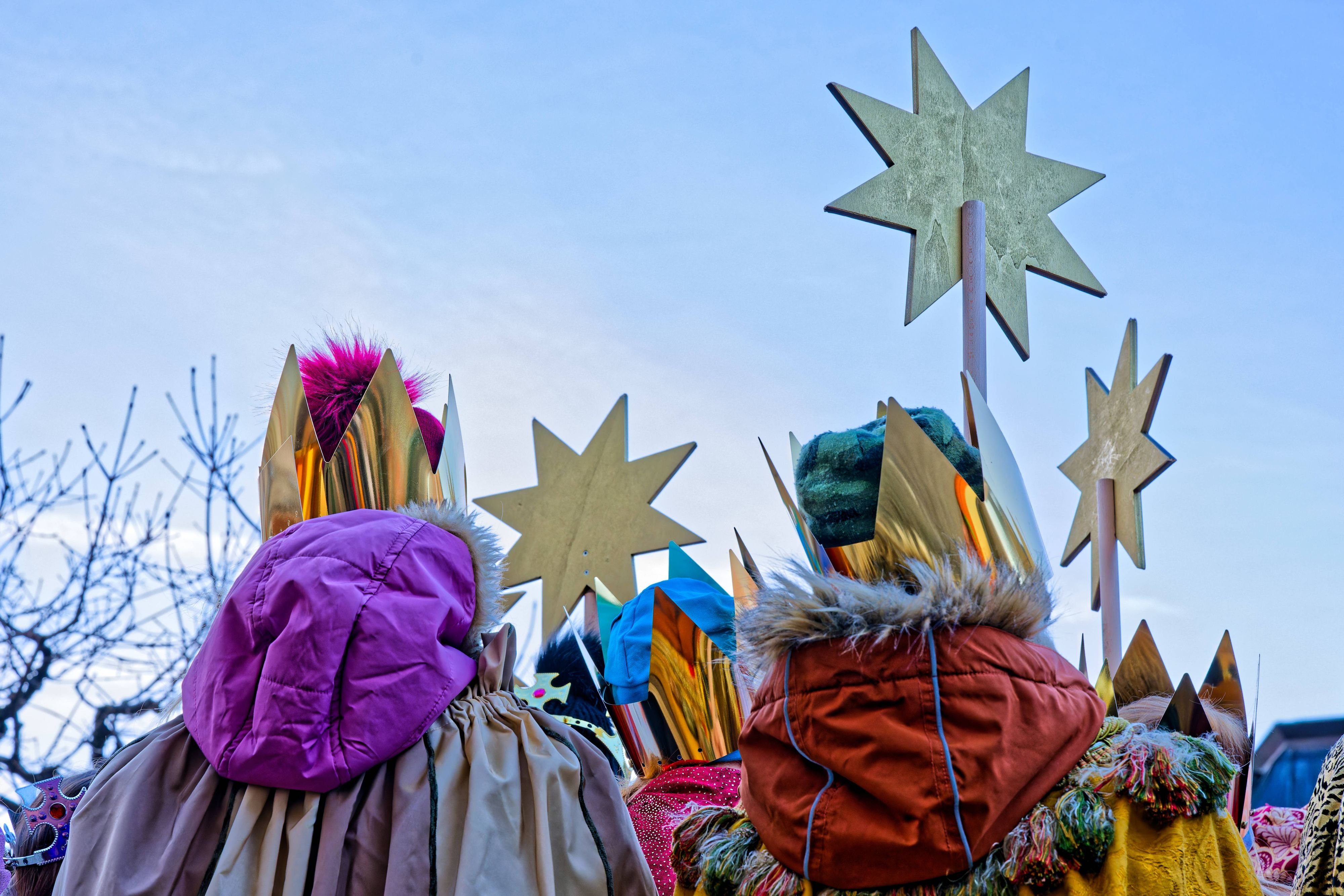 Aktion Zum Dreikönigstag: Sternsinger Verteilen Im Mansfelder Land ...