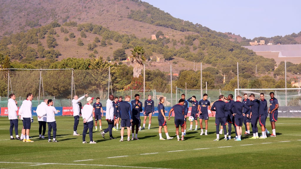 Zeit fürs Kreative: Marco Rose und das Team in La Manga.