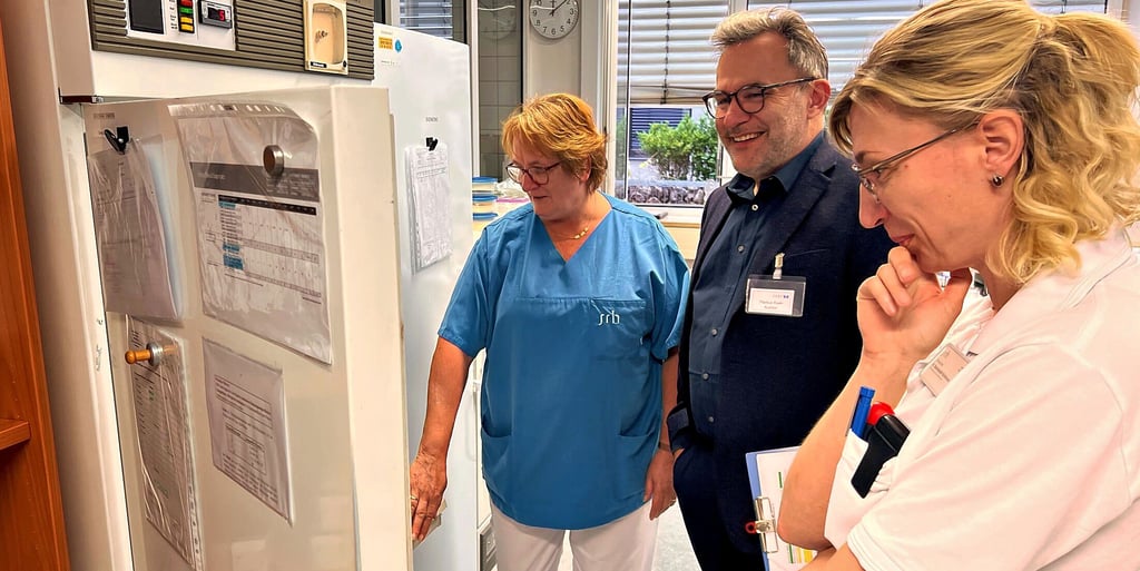 Monika Bechstedt-Schimske (r.), Oberärztin am SRH-Klinikum Naumburg, hat sich erfolgreich auf die Spezielle Unfallchirurgie spezialisiert. Nun kann die Fachärztin für Orthopädie und Unfallchirurgie besonders komplizierte Knochenbrüche behandeln.