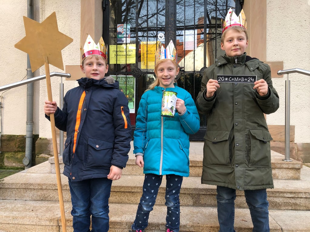 Stefan, Susanne und Michael Bumann sind bei den Sternsingern in Weißenfels dabei.
