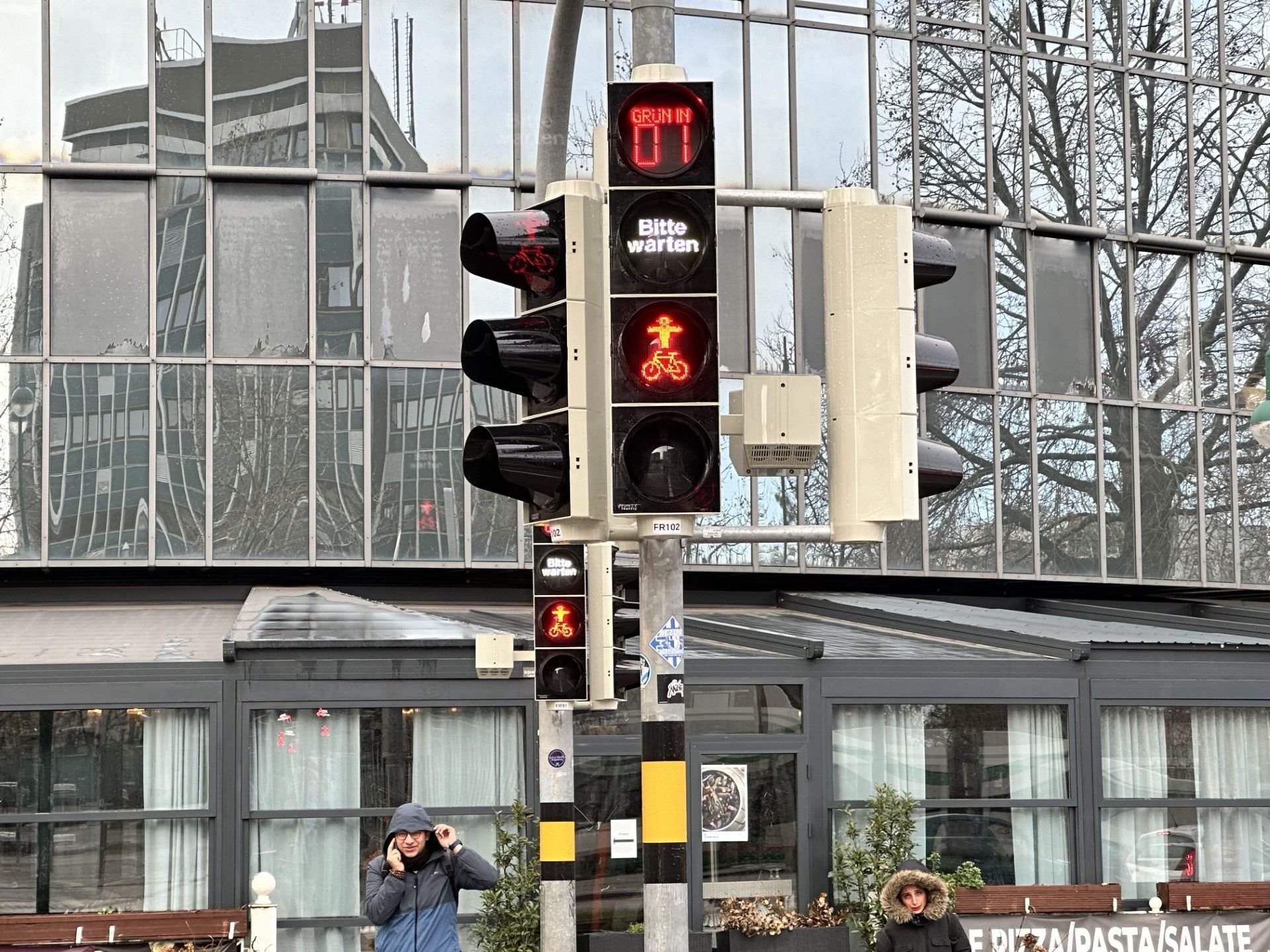 Verkehr: Magdeburgs Erste Countdown-Ampel Ist In Betrieb