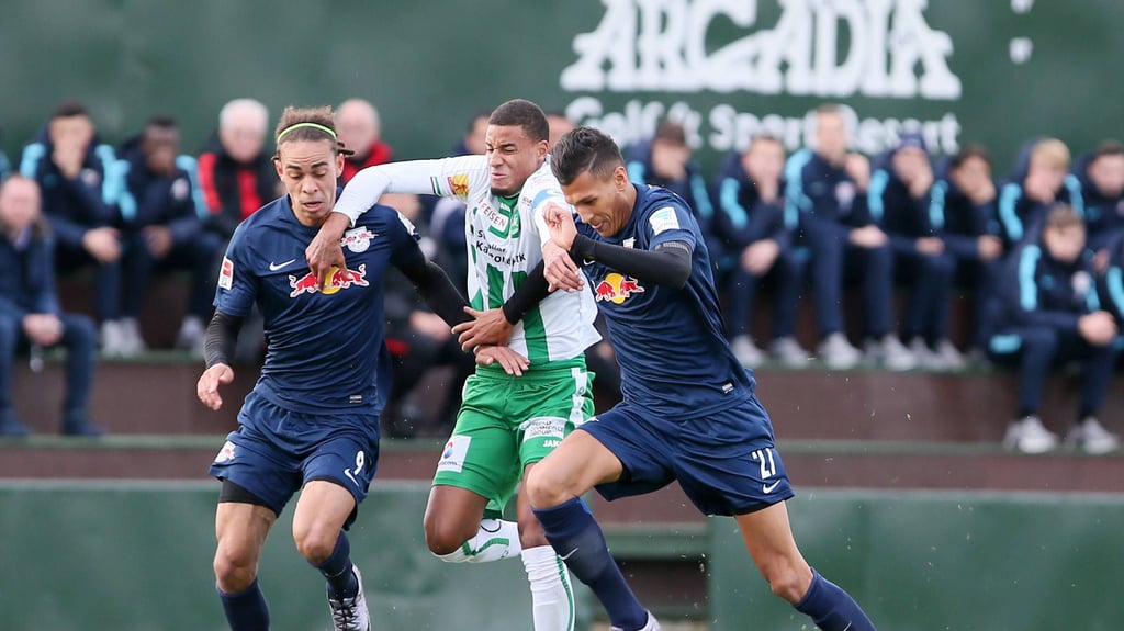 Yussuf Poulsen (l.) war schon beim letzten Test gegen St. Gallen im Januar 2016 dabei.
