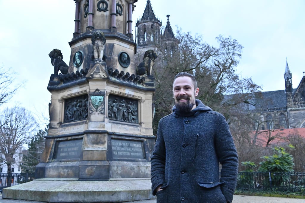 Christian Mertens leitet die AfD-Fraktion im Magdeburger Stadtrat. Für das Porträt hat er sich das Denkmal am Fürstenwall ausgesucht, das unter anderem an den deutsch-französischen Krieg erinnert, in dessen Folge das Deutsche Reich gegründet wurde.