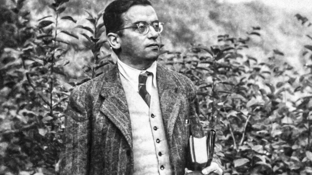Spaziergang mit Lektüre: Siegfried Berger (um 1930)