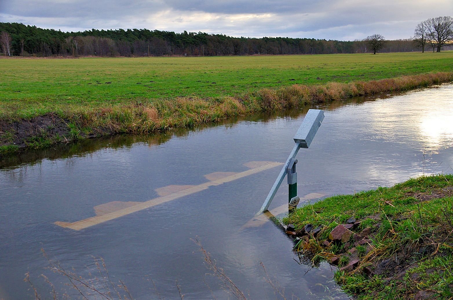 Hochwasser: Rekordregen Sorgt Im Elbe-Havel-Land Für Volle Gräben