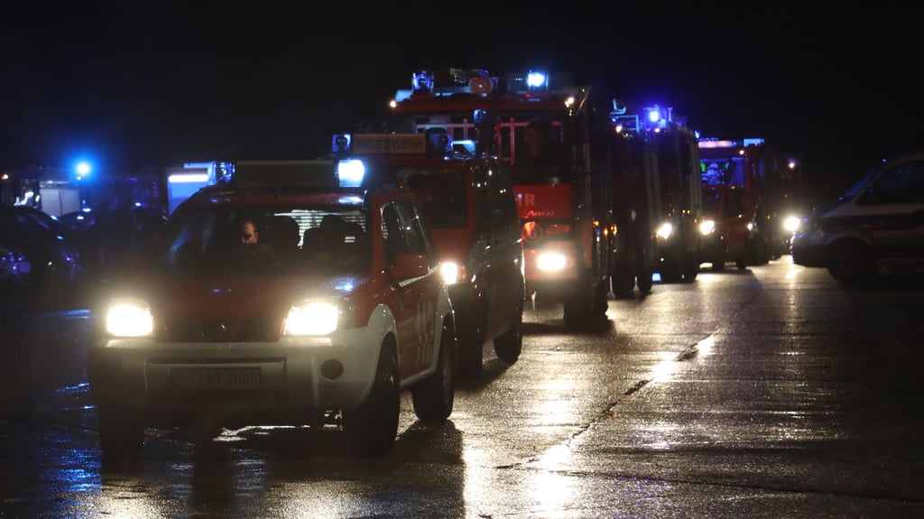 Um Punkt 5.34 Uhr macht sich die Katastrophenschutzeinheit aus dem nördlichen Teil des Landkreises Börde auf den Wege ins Überflutungsgebiet im Mansfeld-Südharz.