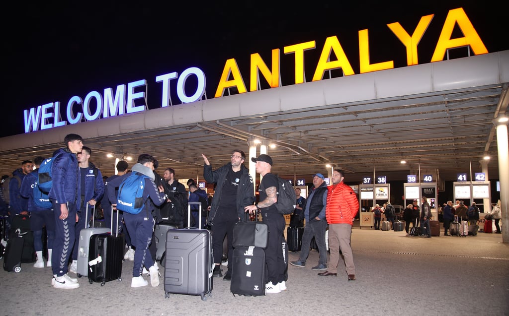 Die FCM-Reisegruppe kommt hier nach der Landung in Antalya für die Weiterfahrt zusammen.