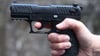 In Halberstadt konnte die Polizei eine Person, die mit einer Gasdruckpistole schoss, vorläufig festnehmen.