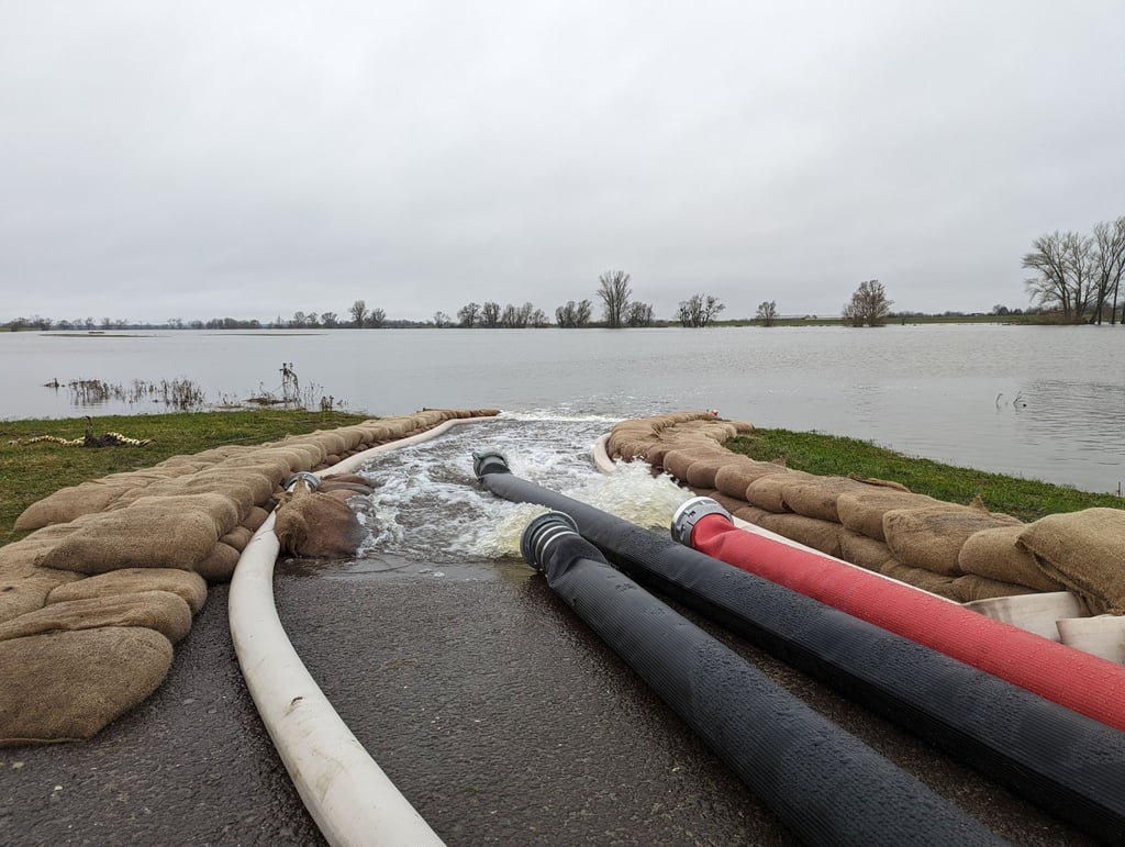 Abfluss der Schläuche in den Umflutkanal bei Heyrothsberge.