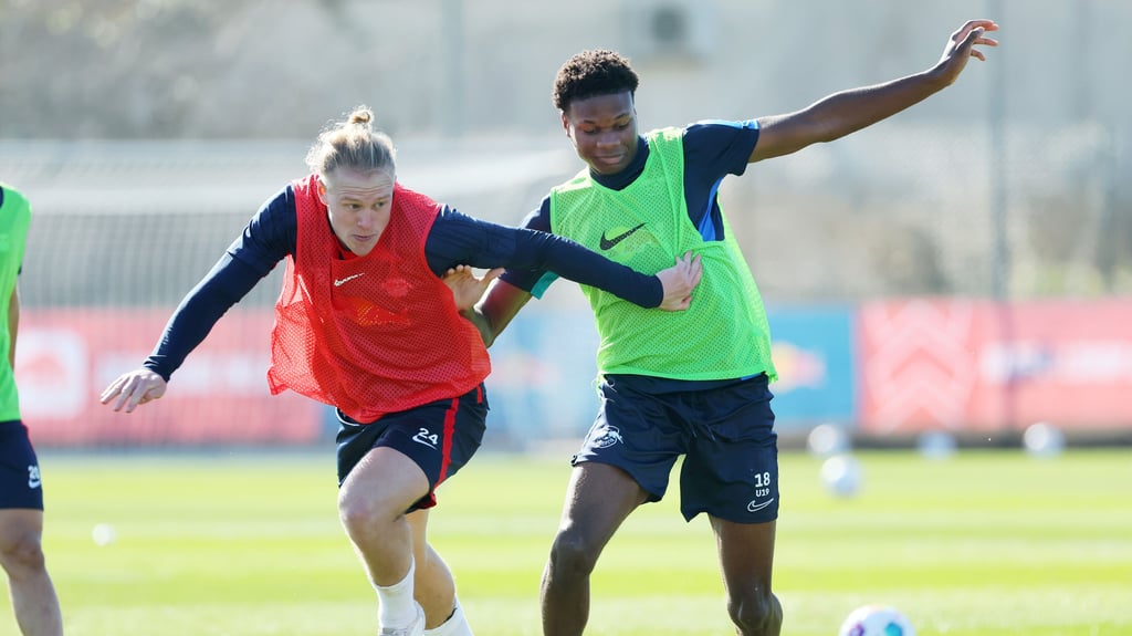 Xaver Schlager und Winners Osawe im Trainingslager in La Manga.