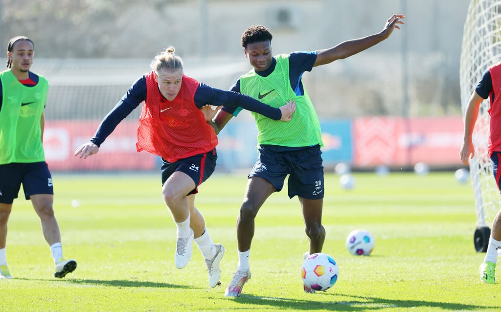 Xaver Schlager und Winners Osawe im Trainingslager in La Manga.