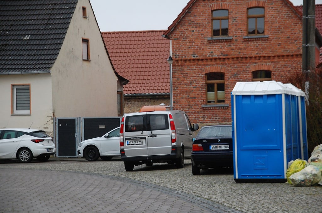 In Niederröblingen stehen mobile Toiletten.