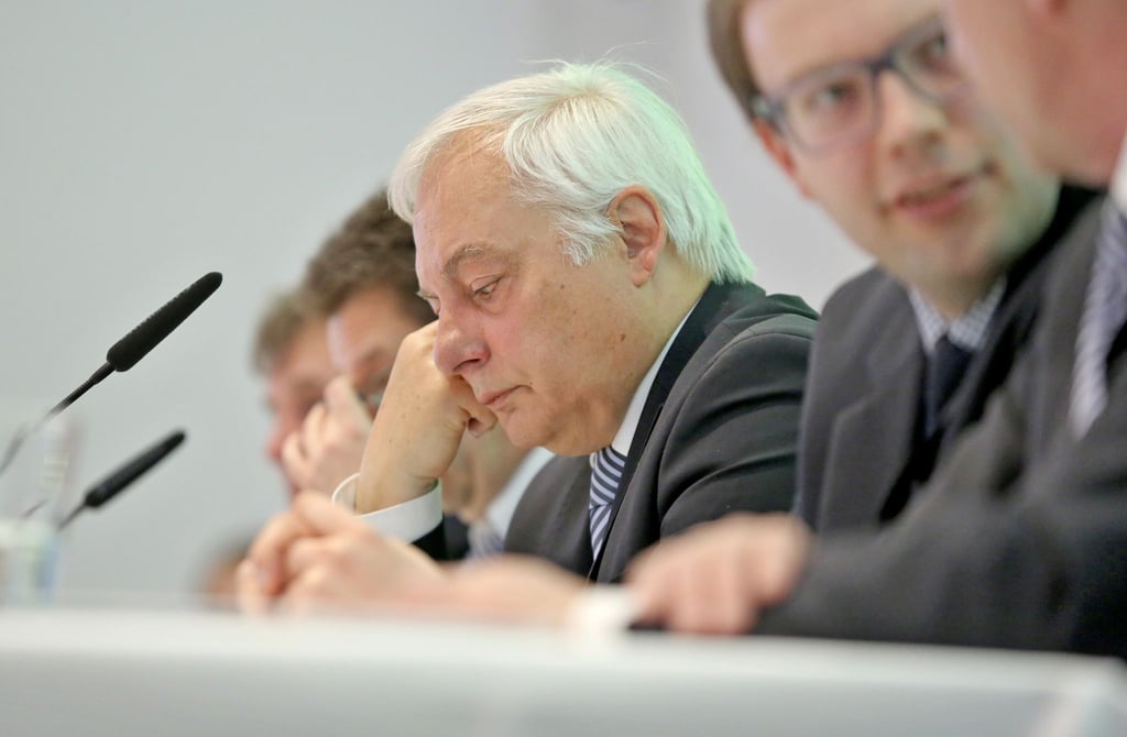 Ex-Fußball-Funktionär Klaus Reichenbach (M) hat den bis heute kritisierten Einstieg von Red Bull in Leipzig verteidigt.