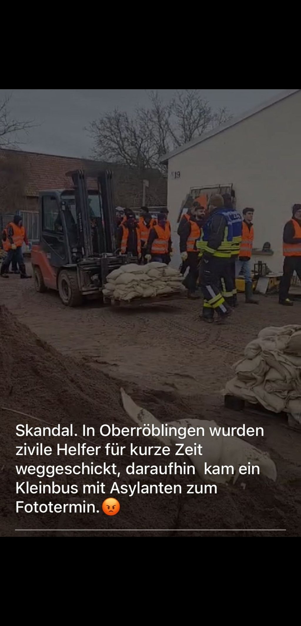 Solche und ähnliche Screenshots und Videos machten am Donnerstagabend schnell die Runde und wurden tausendfach geteilt. 