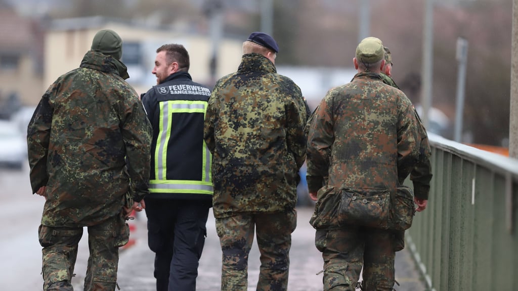Sachsen-Anhalt erhält bei der Bekämpfung des Hochwassers Unterstützung durch die Bundeswehr.