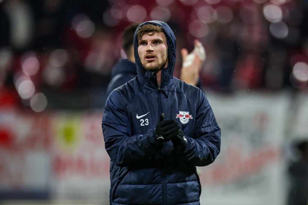 Leipzigs Spieler Timo Werner bedankt sich nach dem Abpfiff bei den Zuschauern.