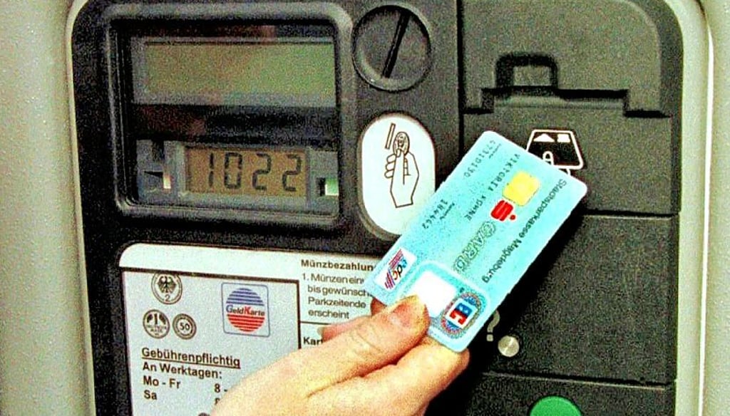 Die Stadt Falkenstein will Parkautomaten auf bargeldlose Zahlung umrüsten.