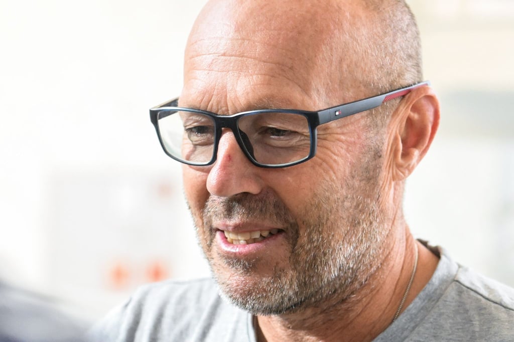 Wettet gerne mit seinen Athleten: Biathlon-Bundestrainer Uros Velepec.