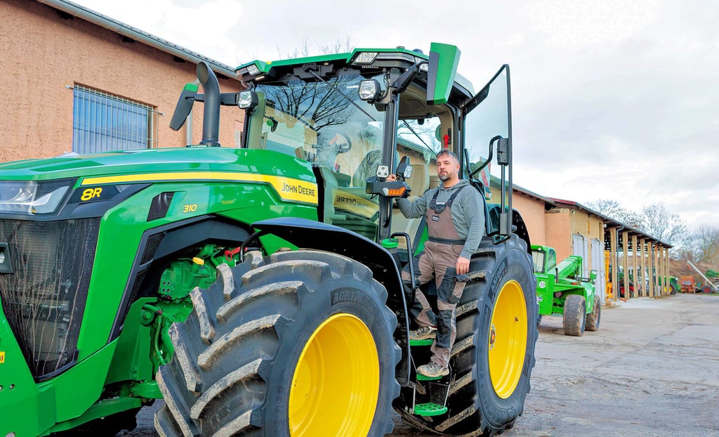 Christian Türpisch hat von der Pike auf Landwirt gelernt und nimmt mit seinem Traktor am Montag an der geplanten Protestaktion teil.